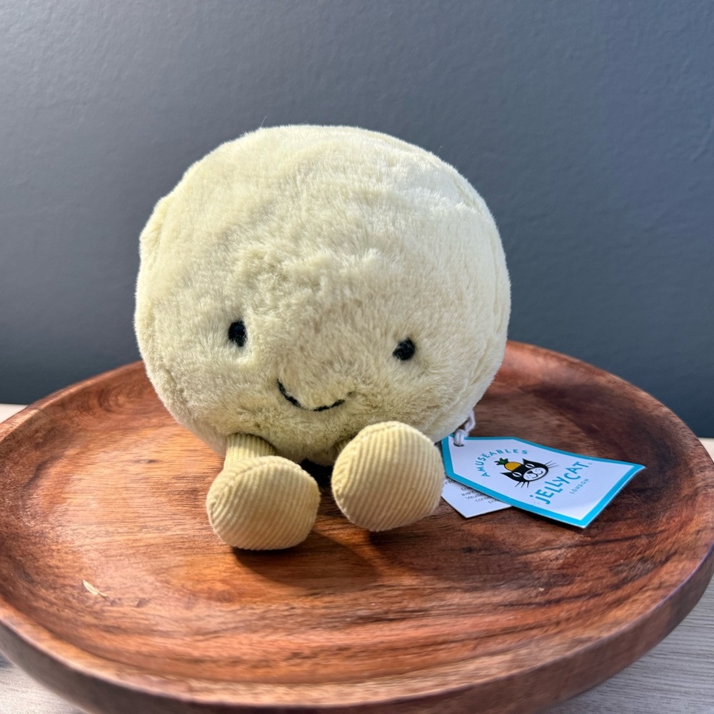 BNWT Jellycat “Max Macaron” (with dust bag) MUST HAVE 🥮